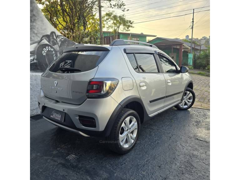 RENAULT - SANDERO - 2017/2017 - Prata - R$ 49.900,00