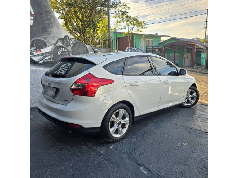 FORD - FOCUS - 2015/2015 - Branca - R$ 52.900,00