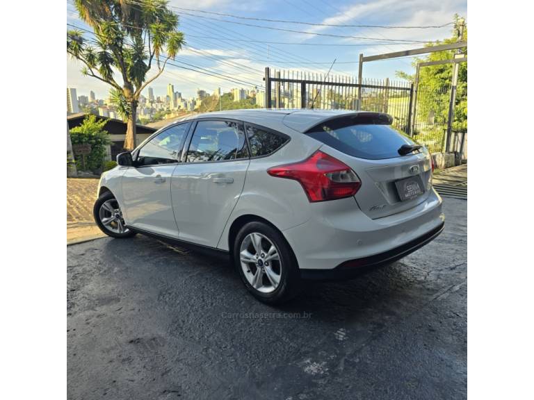 FORD - FOCUS - 2015/2015 - Branca - R$ 52.900,00