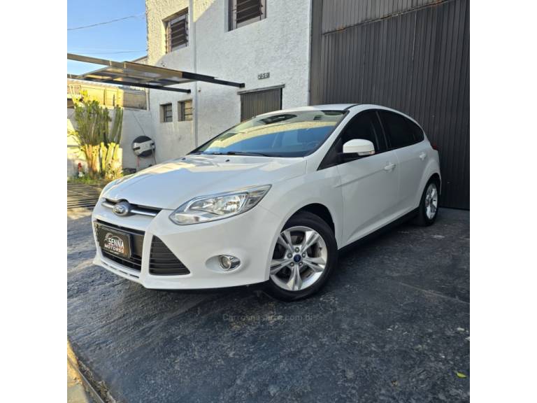FORD - FOCUS - 2015/2015 - Branca - R$ 52.900,00