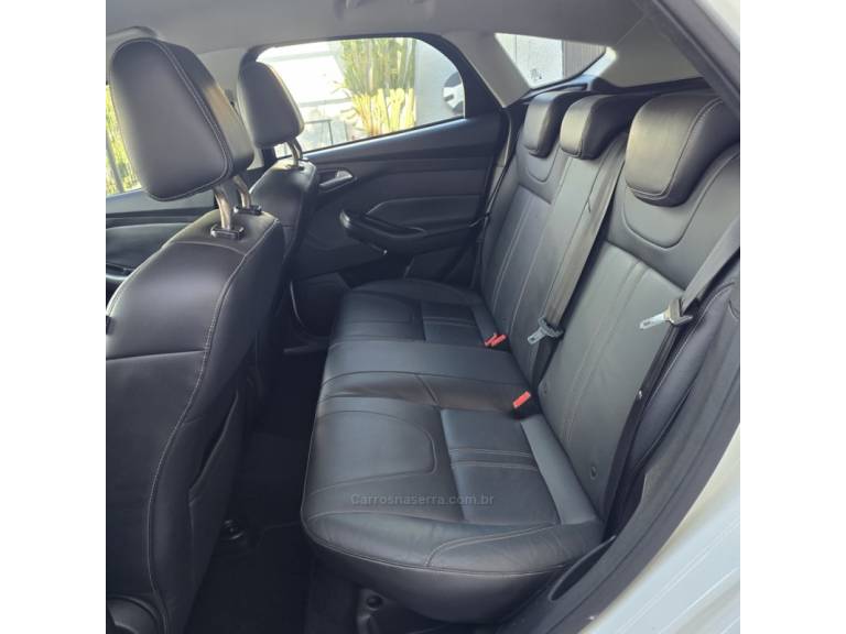 FORD - FOCUS - 2015/2015 - Branca - R$ 52.900,00