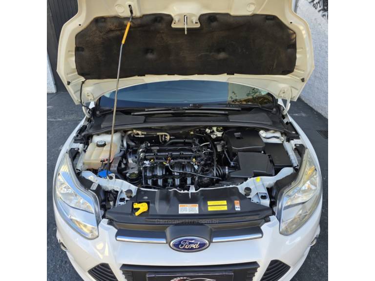 FORD - FOCUS - 2015/2015 - Branca - R$ 52.900,00