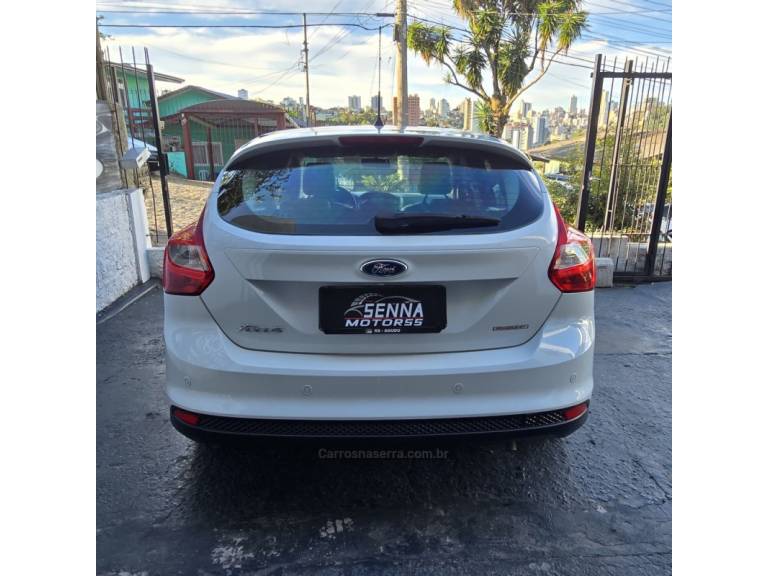 FORD - FOCUS - 2015/2015 - Branca - R$ 52.900,00